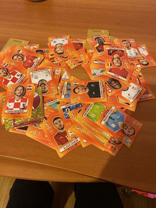 Fac schimb de cartonașe pentru albumul Panini