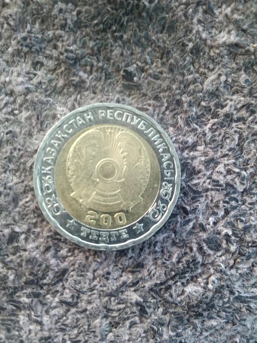 Продам монету 200 тенге юбилейная,