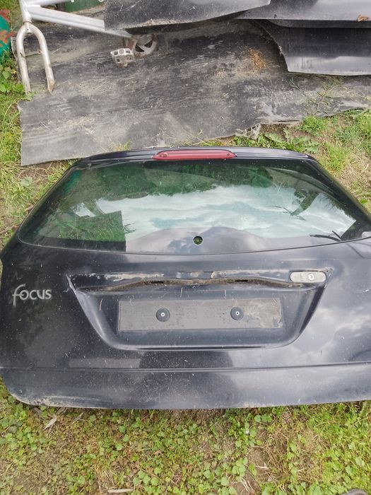 Vând capota ,uși și portbagaj Ford focus