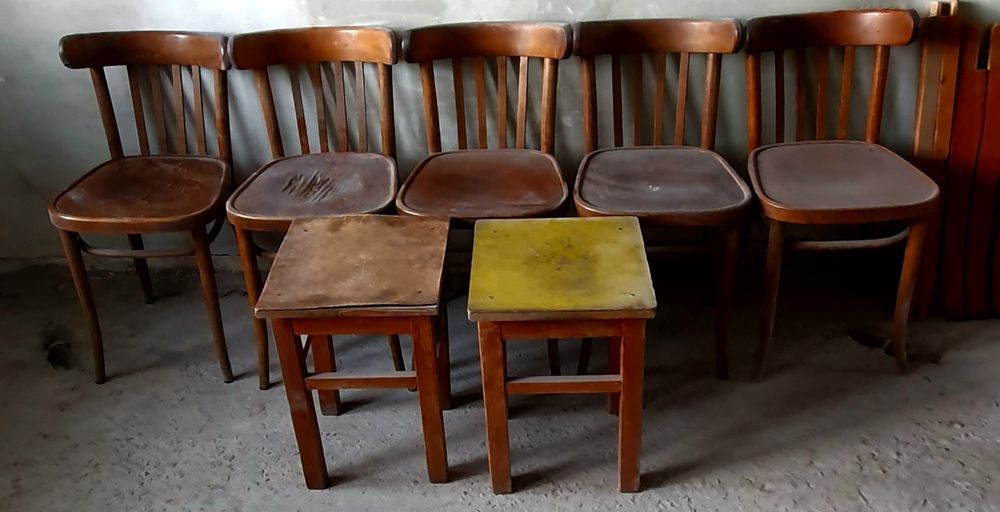 Продам советскую мебель (стол + стулья)