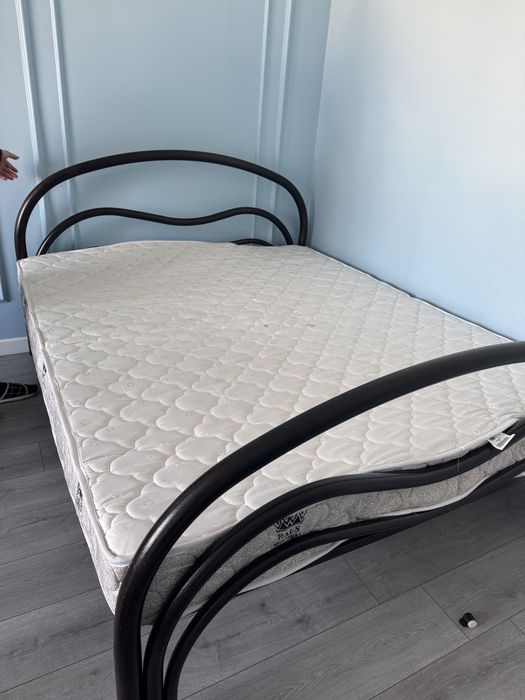 Кованная кровать с матрасом