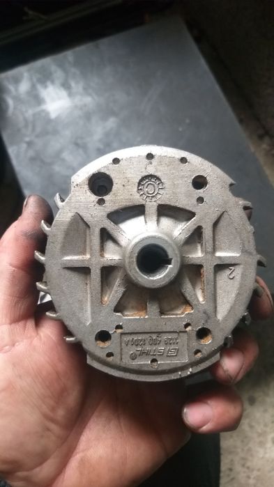 Vand carburatoare sthil tot ce se vede in poza...