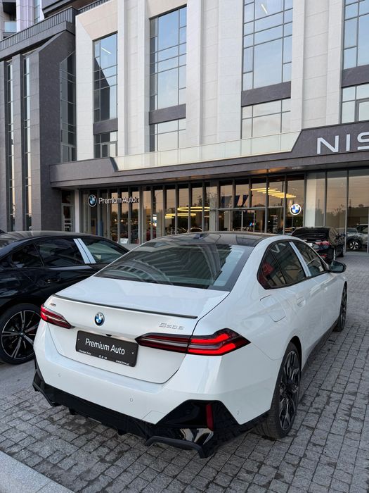 Продам новый BMW 550E xDrive Hybrid в наличии с официальной гарантией
