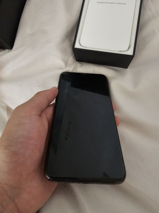 Vând iPhone 11 Pro Max