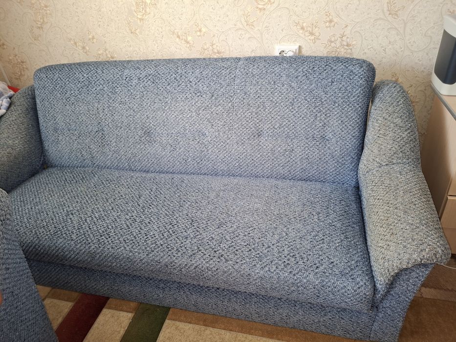Продам диван и два кресла