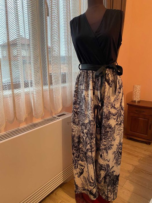 Спортно елегантен гащеризон от много лека материя