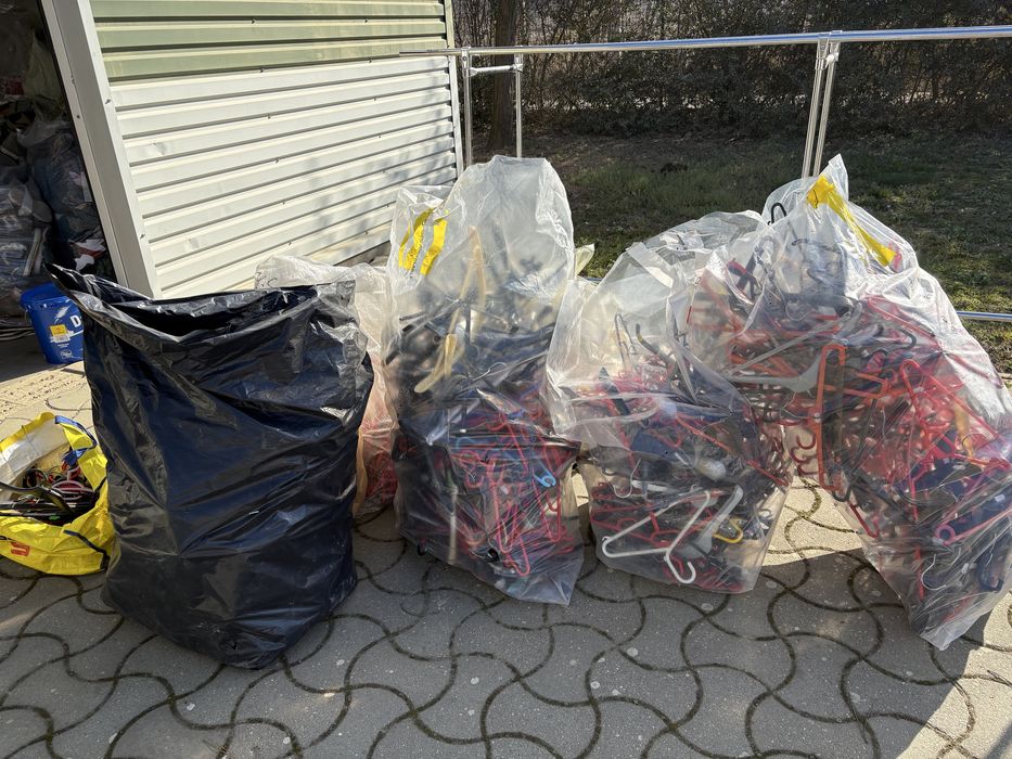 Umerase  5 saci doar 200 lei