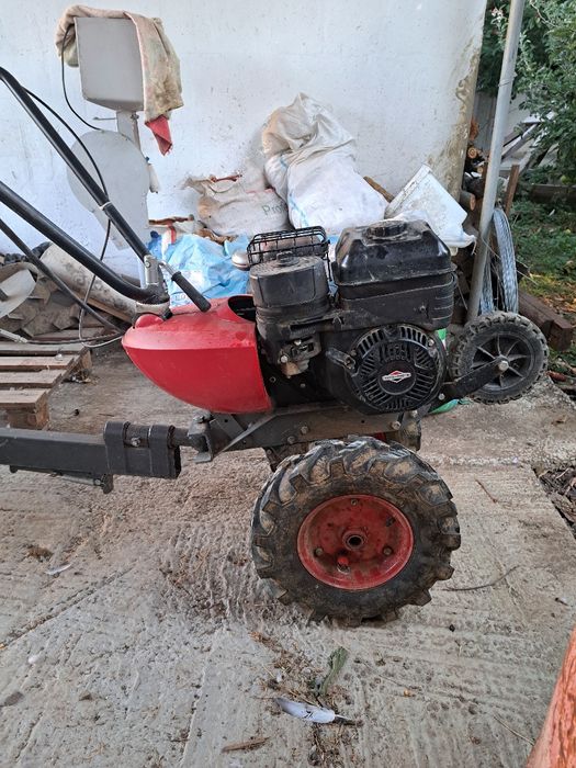 Vând motocultor în perfecta stare de funcționare cu accesorii