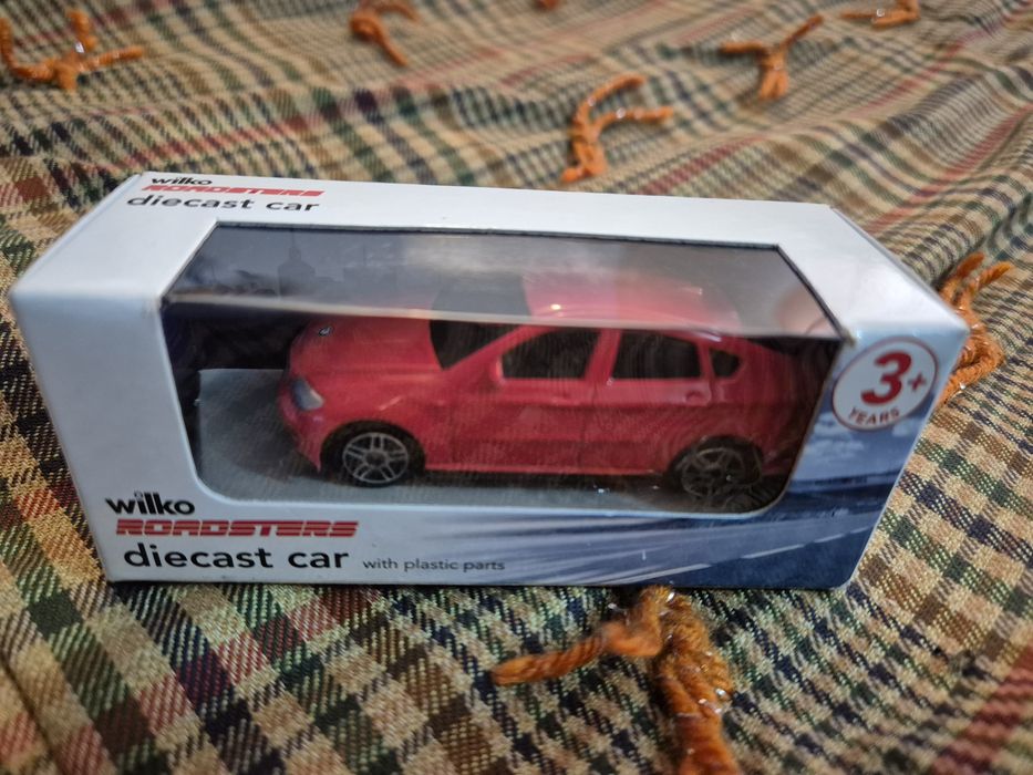 Set 4 mașinuțe noi, 2 din metal