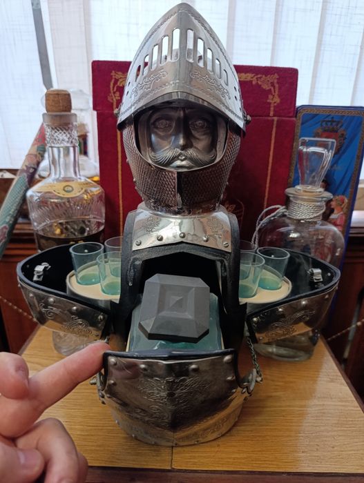 Статуэтки в ассортименте