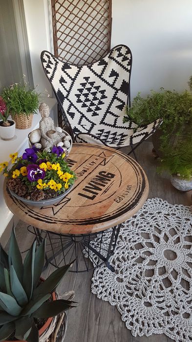 Продавам стол пеперуда