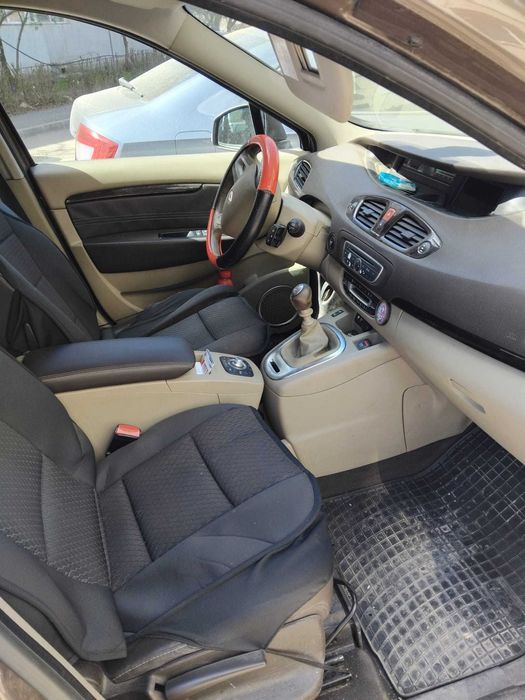Renault Grand SCENIC 2012