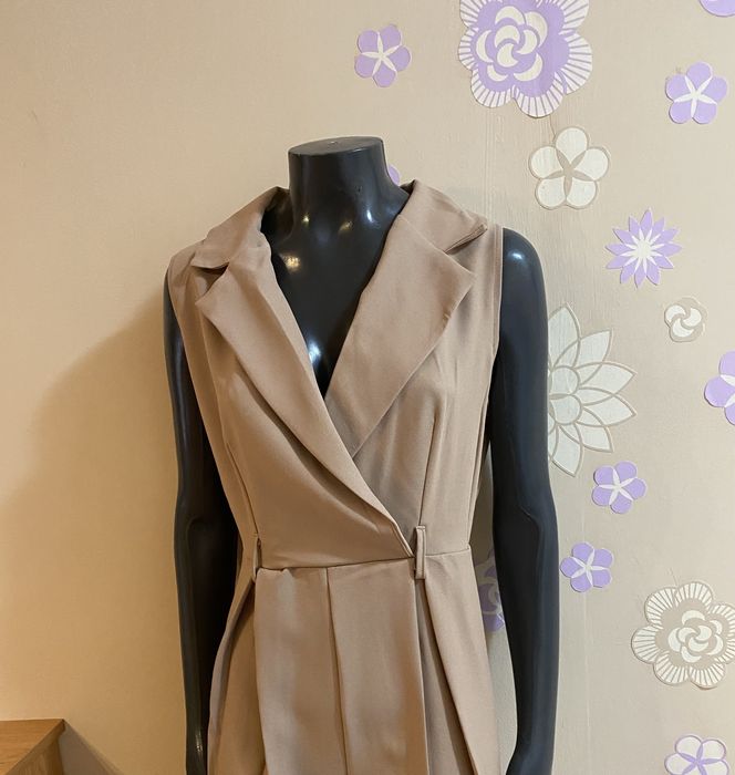 Дамски Бежов къс гащеризон