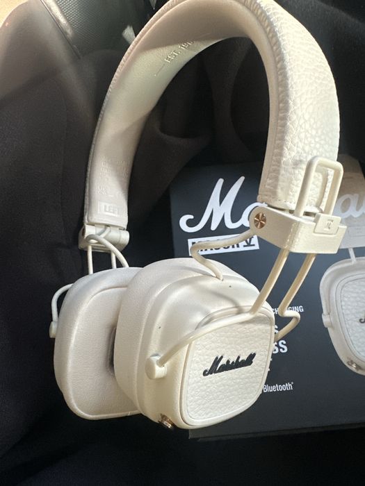 Продается наушник  Marshall V5