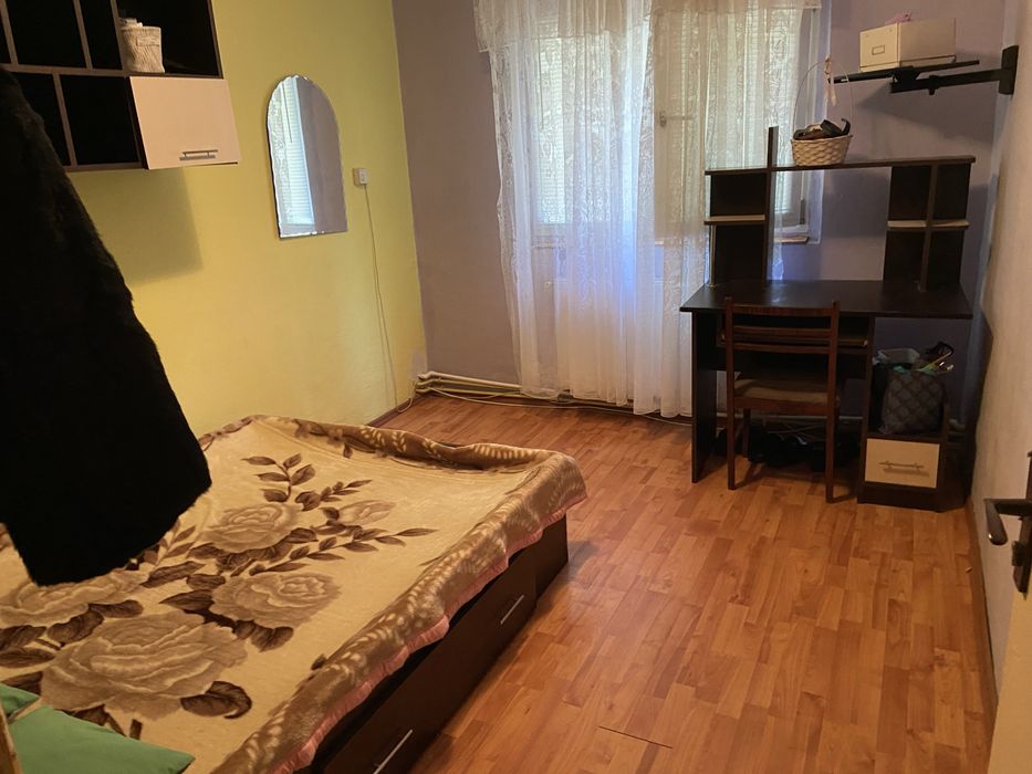 Vand apartament 3 camere