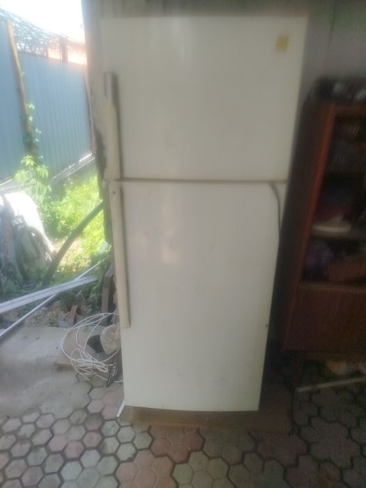 Холодильник в рабочем