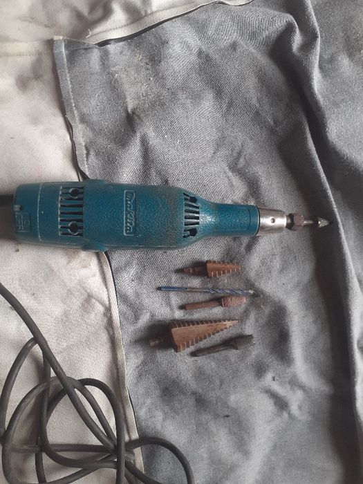 Бур машинка алмазная сверлит гравирует.