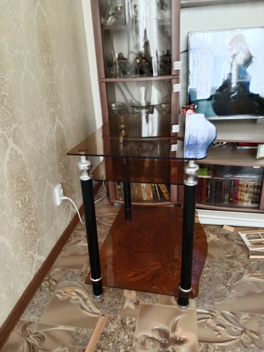 Продам стеклянный стол
