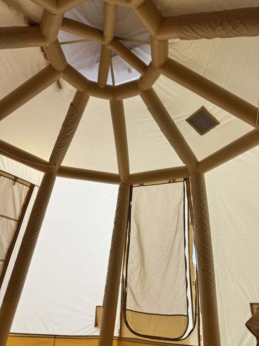 Надувная палатка в виде юрты