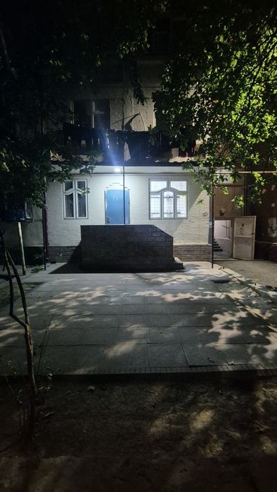 Продается Kvartira sotiladi yunusobod sampi yaqinida 2 xona 3 xona qil