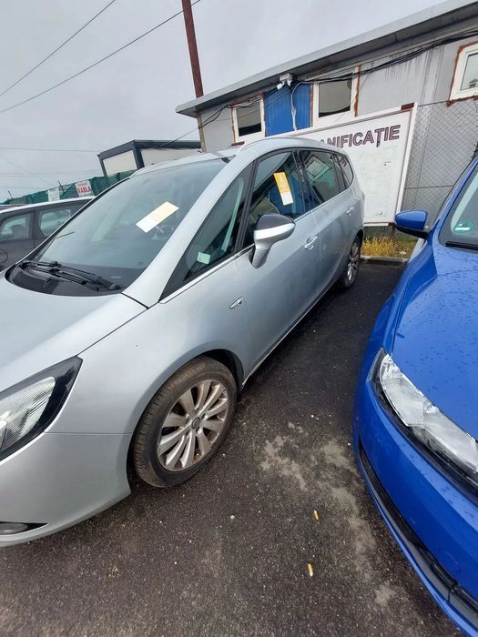 Dezmembrez Opel Zafira C 1,6 CDTI