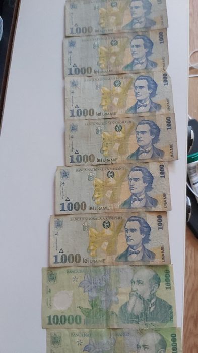Vând bacnote vechi în stare bună, colecția este alcătuită din mai mult