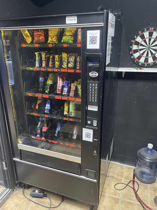 Продам снековый апарат  Caren 167