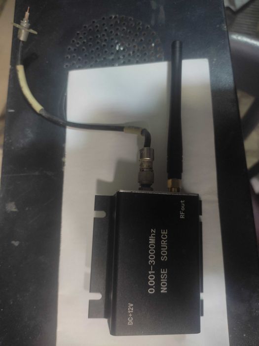 Генератор шума  noise source