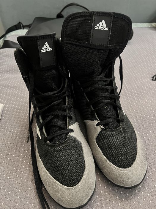 Продам борцовки Adidas. Почти новые.