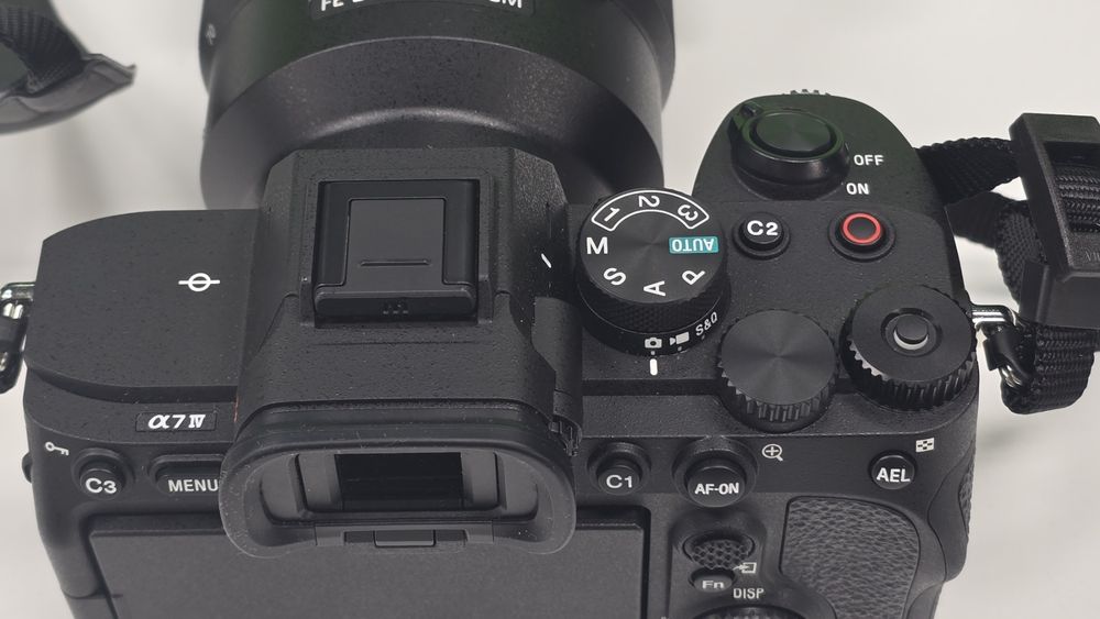 Sony A7 IV      (1462 кадъра )