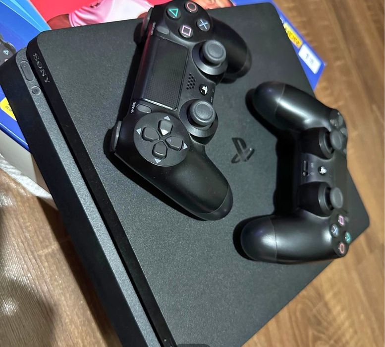 Vând ps4 pro si ps4 slim
