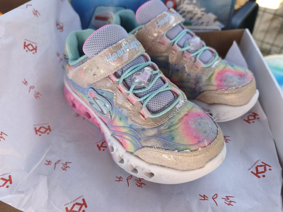 Детски  маратонки Skechers Heart Lights за момиче, 30 номер