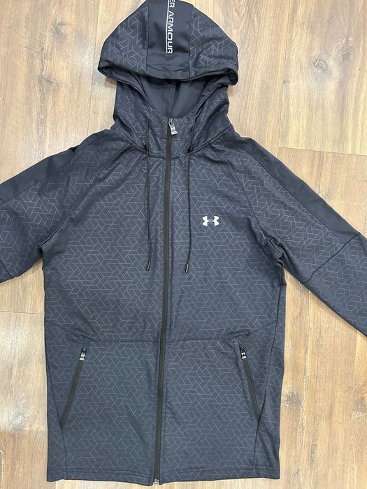 ОРИГИНАЛЕН ЧИСТО НОВ екип на Under Armour