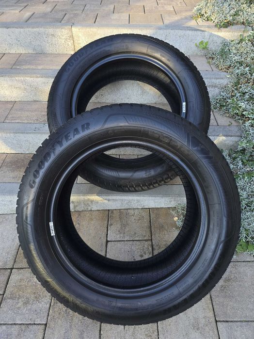 Vând 2 anvelope Goodyear Vector 4Seasons G3 SUV, 225/60 R17 103V XL (450 lei/bucată!)