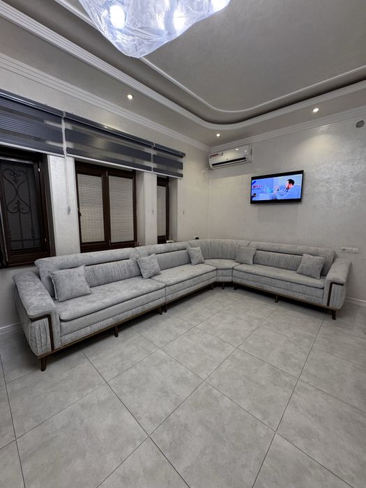 Ugalok divan mehmonxona uchun Roma  Tabiy yong’oqtan  oyoqlari