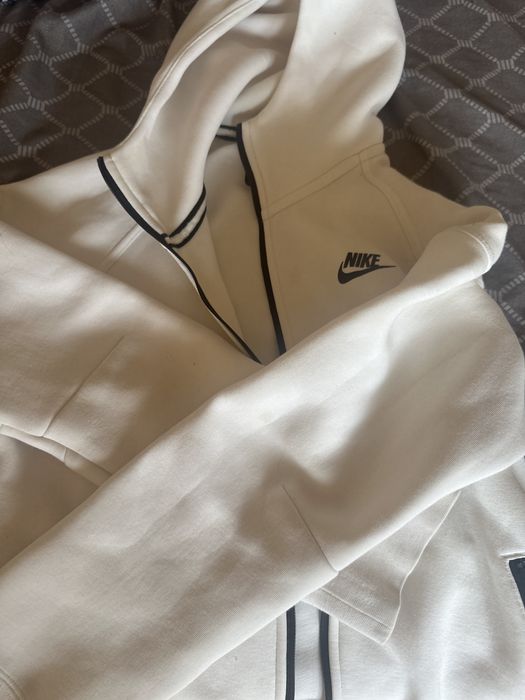 Продавам nike tech