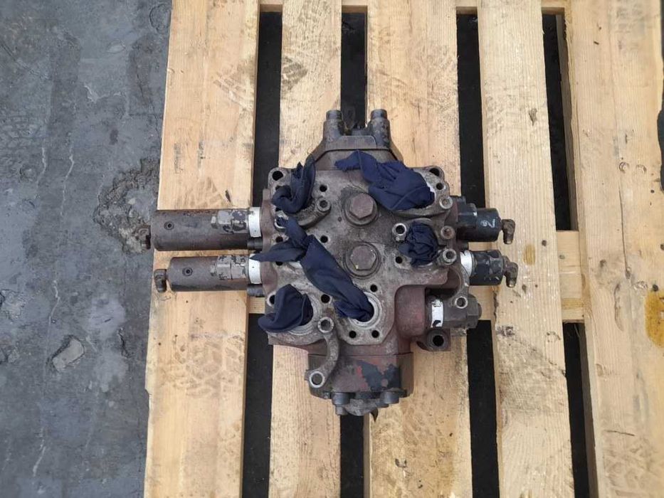 Distribuitor Hidraulic Hitachi 21220-53023 incarcator frontal Fiat Hitachi W190