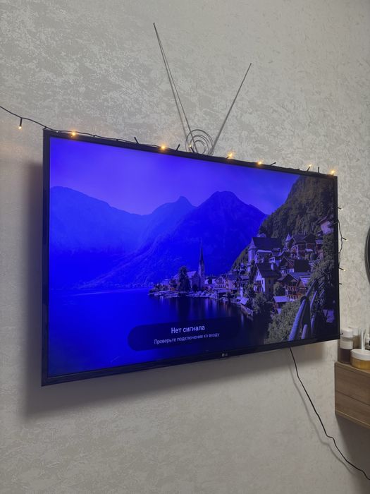 Телевизор черный 125см