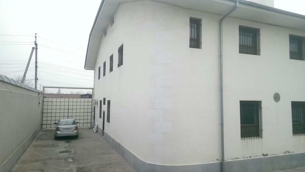 Продается производственное помещения  15 соток с зданием