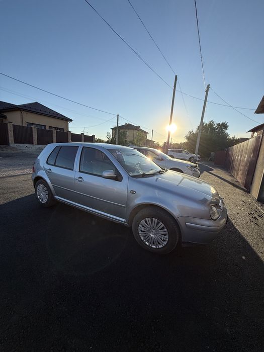 Продаю Volkswagen Golf4 2003.  Хэтчбэк.