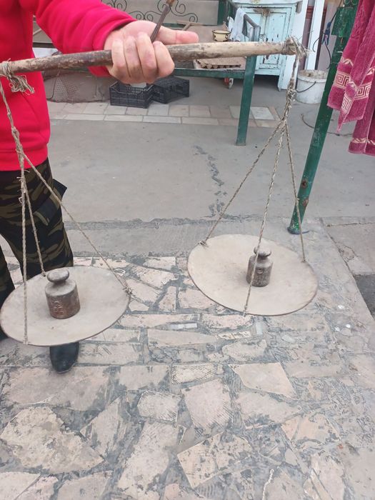 Антиквар  торози сотилади