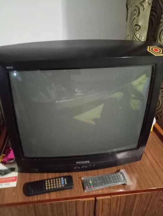 Телевизор Philips 54 диагональ, с пультом и приставкой