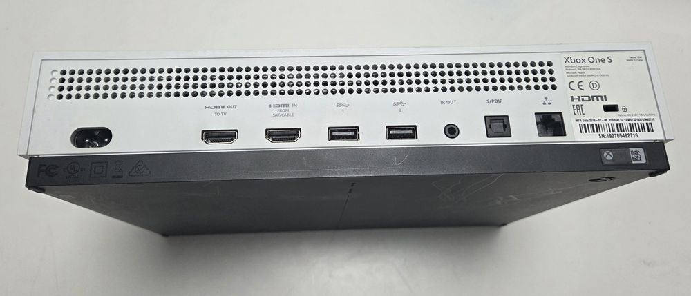 Xbox One S 1TB 3jocuri+ 2manete