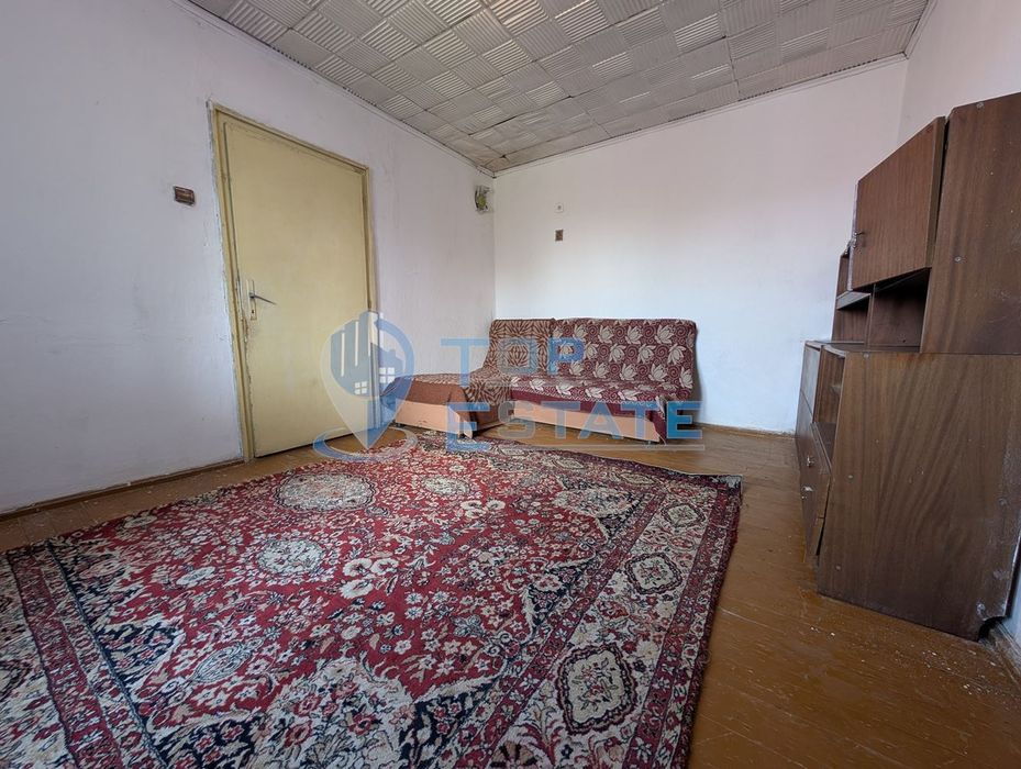 Едноетажна тухлена къща с гараж в село Павел