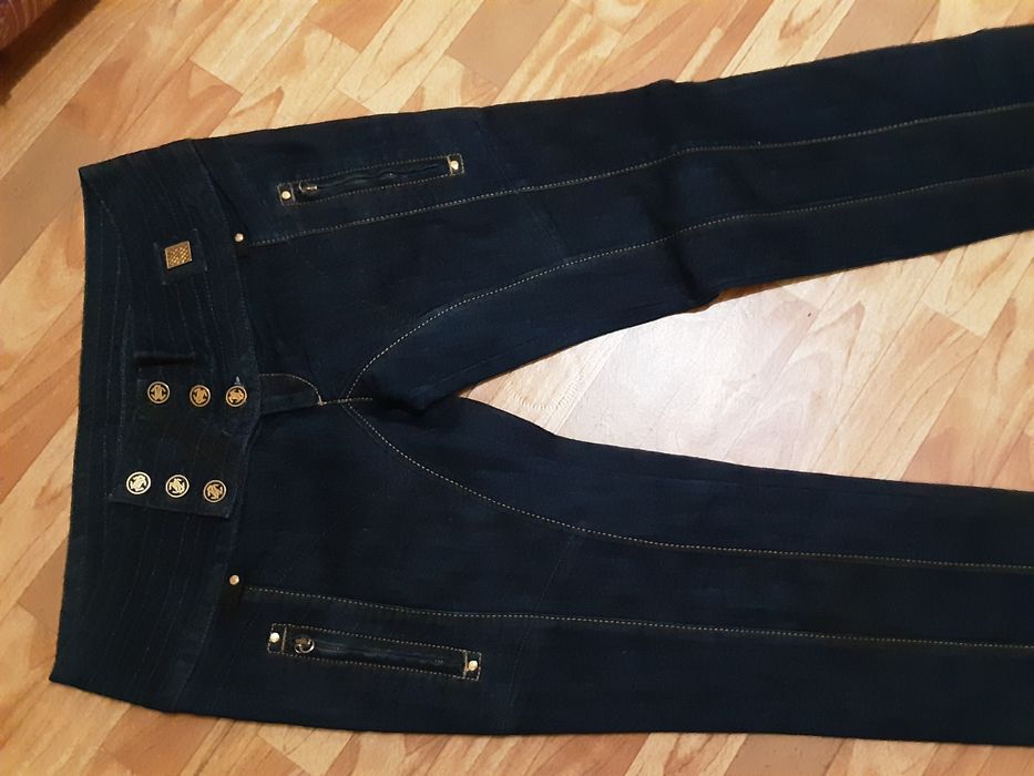 Продам новые женские джинсы привозные