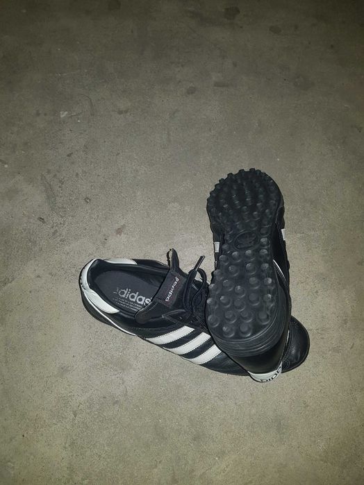 Ghete de Fotbal  Adidas  :MĂRIMEA 48
