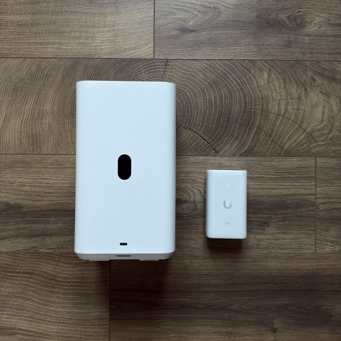NAS устройство Ubiquiti UNAS 2, бяло