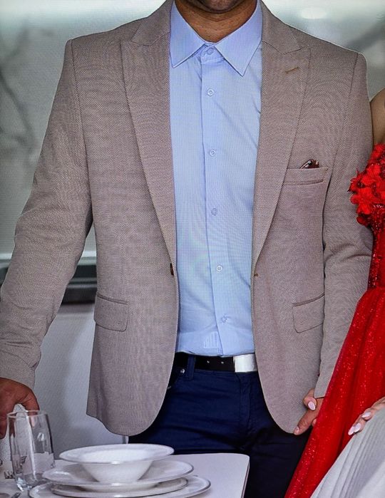 Мъжки официален костюм