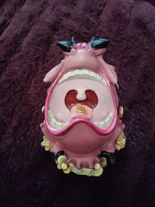 Касичка и пирамида