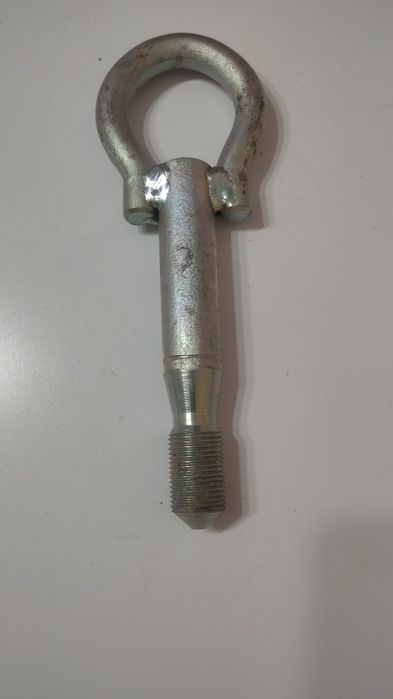 Крюк буксировочный